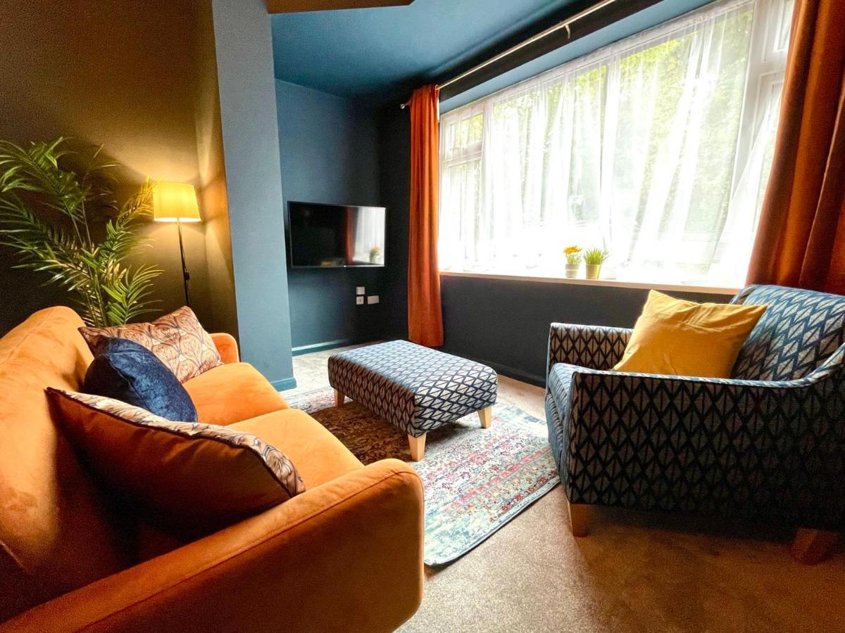 Stunning & Stylish 2 Bedroom Apartment! - 5 Minute Walk To The Best Beach! - Great Location - Free Parking - Fast Wifi - Smart Tv - Newly Decorated - Sleeps Up To 4! Close To Bournemouth & Poole Town Centre & Sandbanks エクステリア 写真